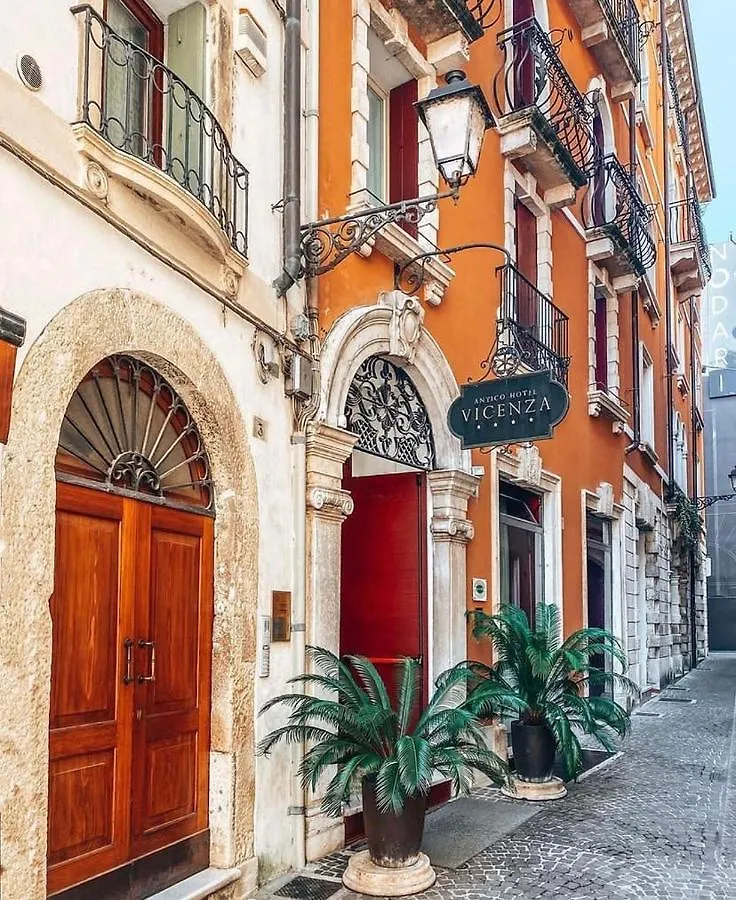 Staying Near Giardino Salvi: 6 Hotel 4 Stelle a Confronto